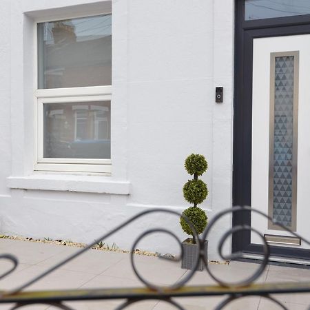 Outstanding Modernised 3/4 Double Bedroomed House Littlehampton Kültér fotó
