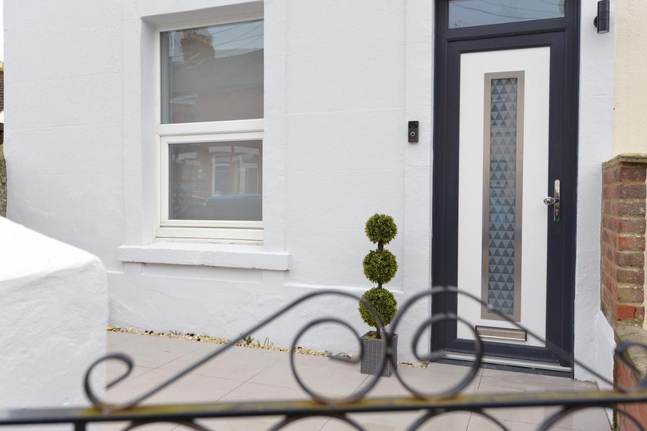 Outstanding Modernised 3/4 Double Bedroomed House Littlehampton Kültér fotó